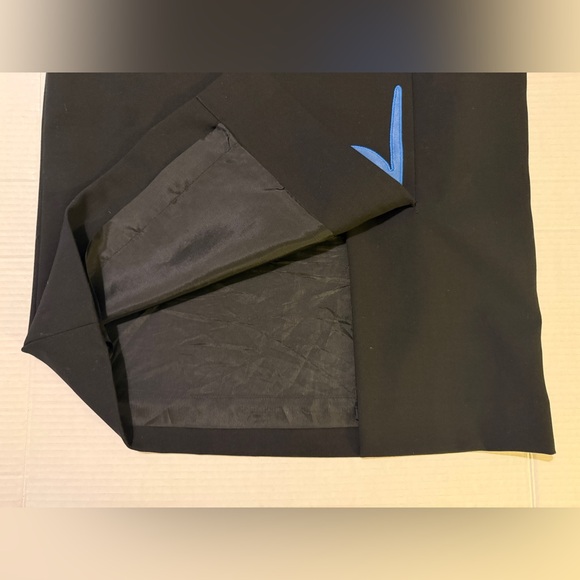 Carlisle Women’s Vtg Black Pencil Skirt w Blue Floral Genuine Leather Design-8 - Picture 4 of 9